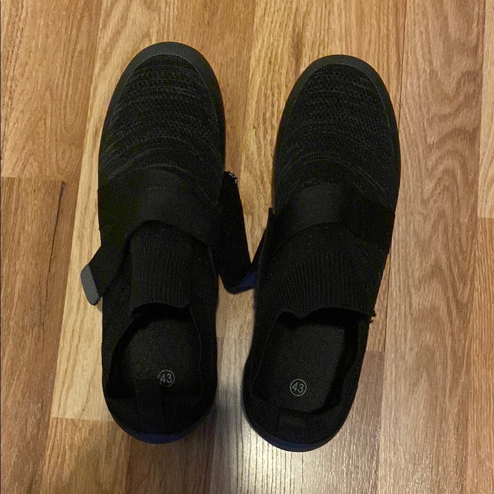 Black Athletic Slip-On Shoes with Textured Fabric